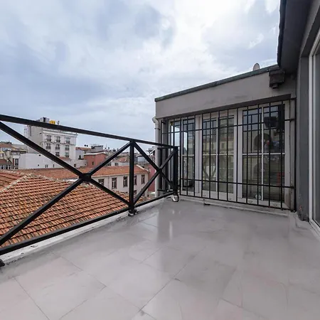 Ilyada Apartment *